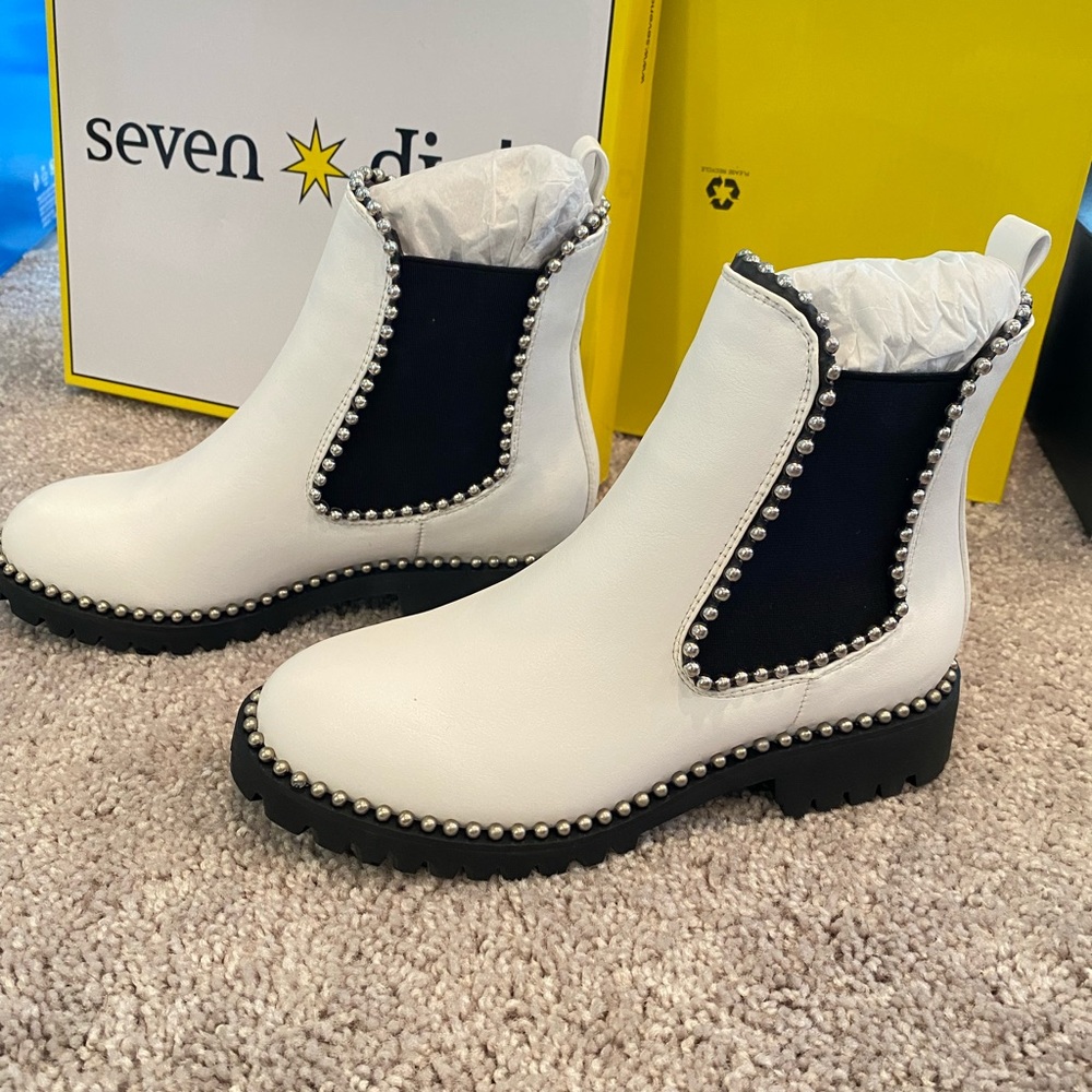 Seven Dials
Shelley Studded Ankle Booties
